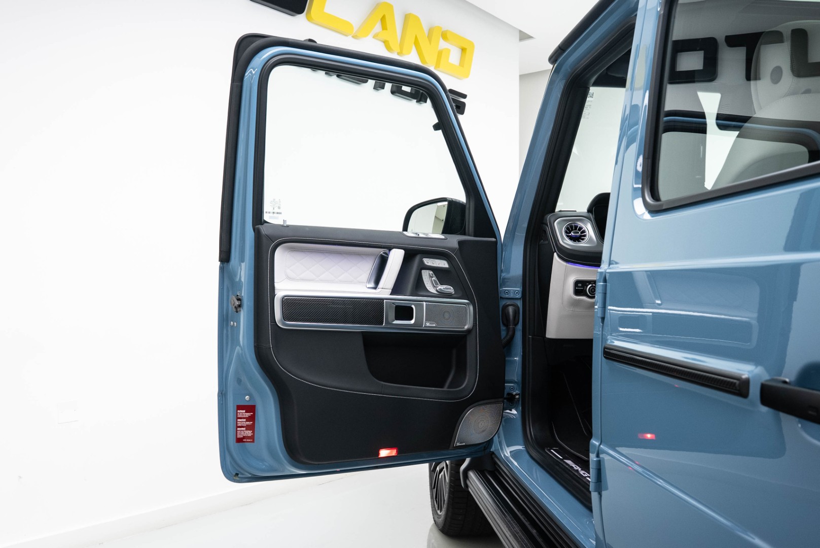 2025 MERCEDES BENZ G63 AMG | EXTENDED NIGHT PACKAGE | MANUFAKTUR NAPPA LEATHER DIAMOND QUILT | REAR